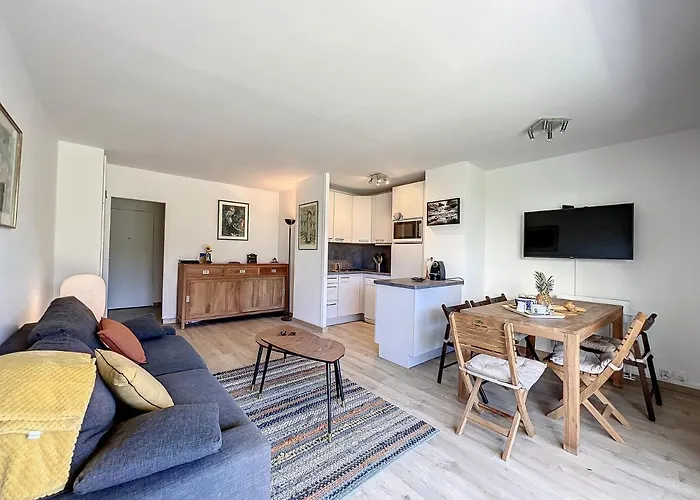 Zellie - Yourhosthelper