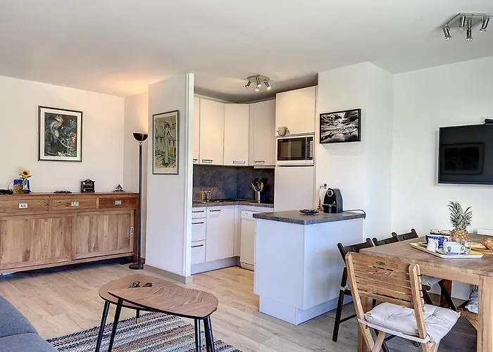 Zellie - Yourhosthelper